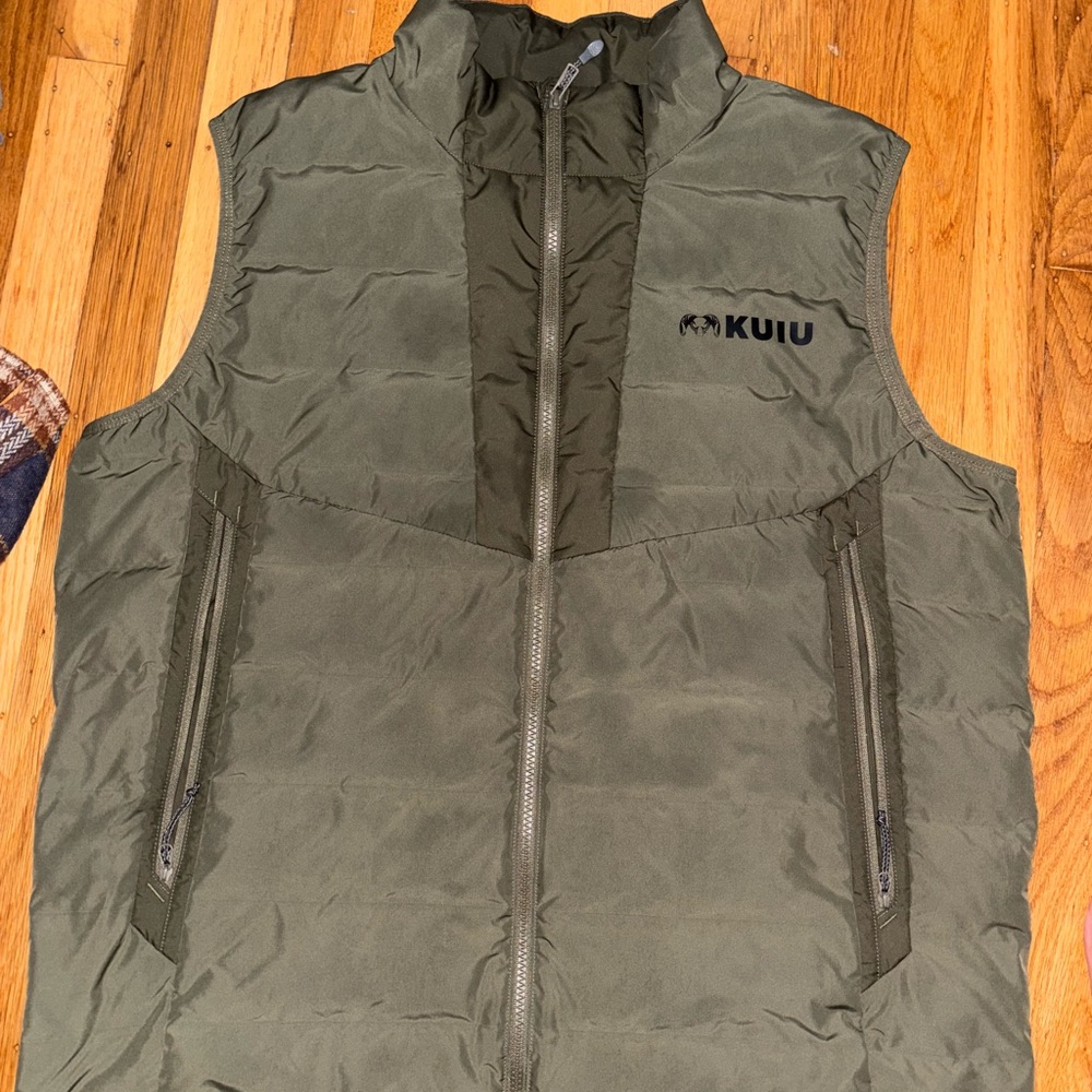 KUIU Men's Forest Green Quilted Vest